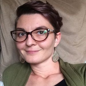 Meet your Posher, Elizabeth